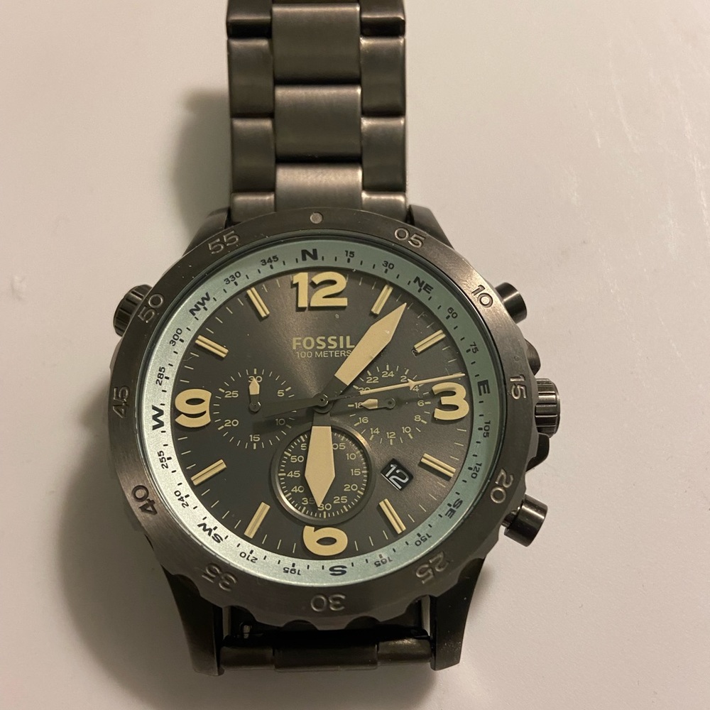Fossil mens watch,  gray chronograph, good condition w/ sign of wear at the back